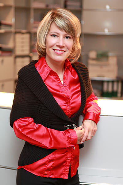 Kerstin Schlappinger, Notarangestellte